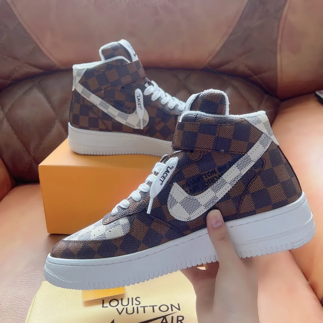 P500 Loui* Vuitto* x OFF-WHITE x Nike tripartite collaboration! Trendy and cool men's high-top casual sports shoes with unrivaled color matching. The design idea basically continues the style of THE TEN. The Swoosh line and tongue label have a very familiar visual effect and are both fashionable and trendy! A must-have for fashionistas! The effect on your feet is absolutely stunning! Size: 38-45